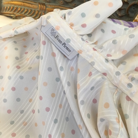 Vintage vanilla silk polka dot blouse. - Picture 7 of 8